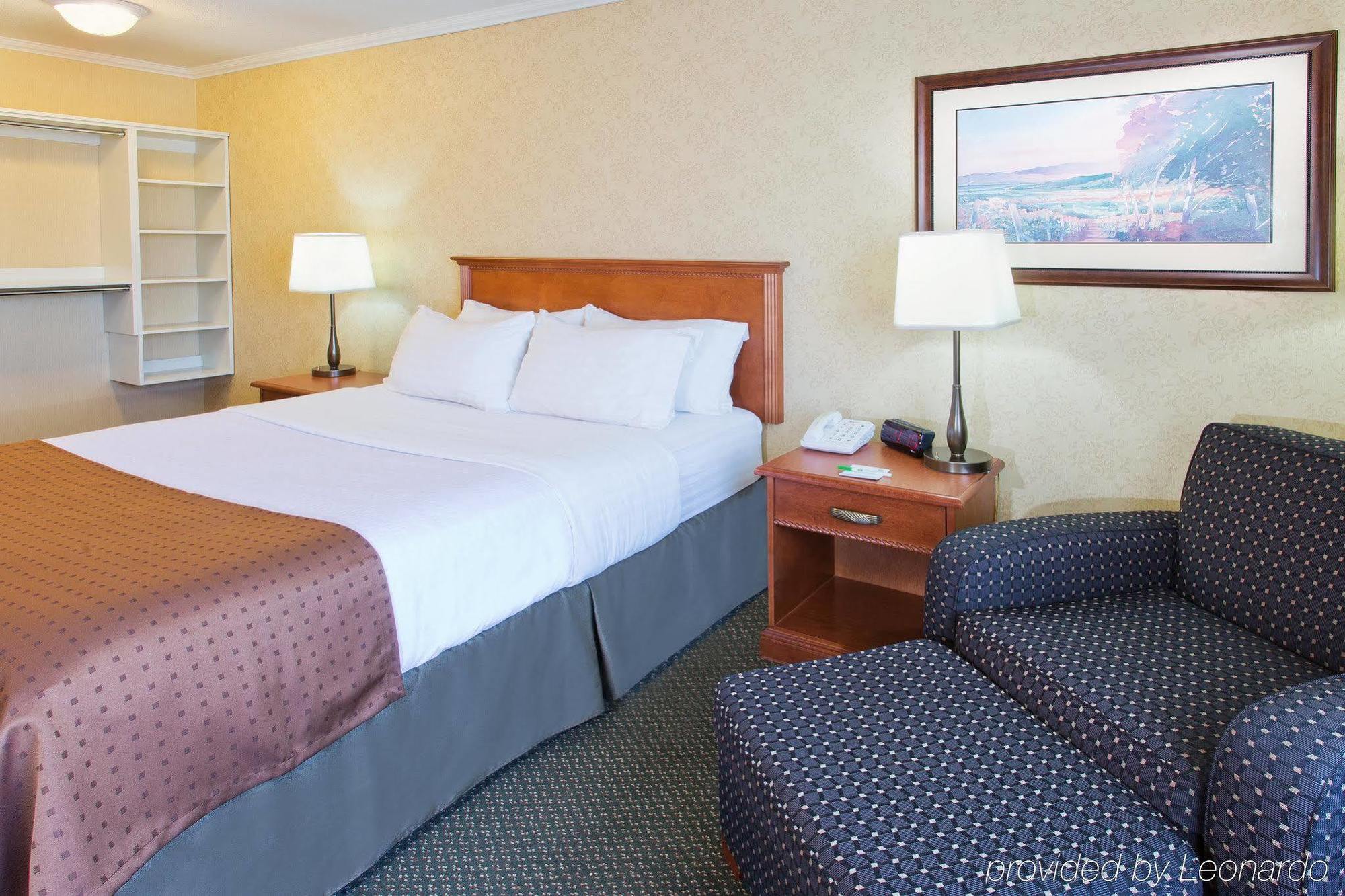 Holiday Inn & Suites Grande Prairie, An Ihg Hotel Exterior foto