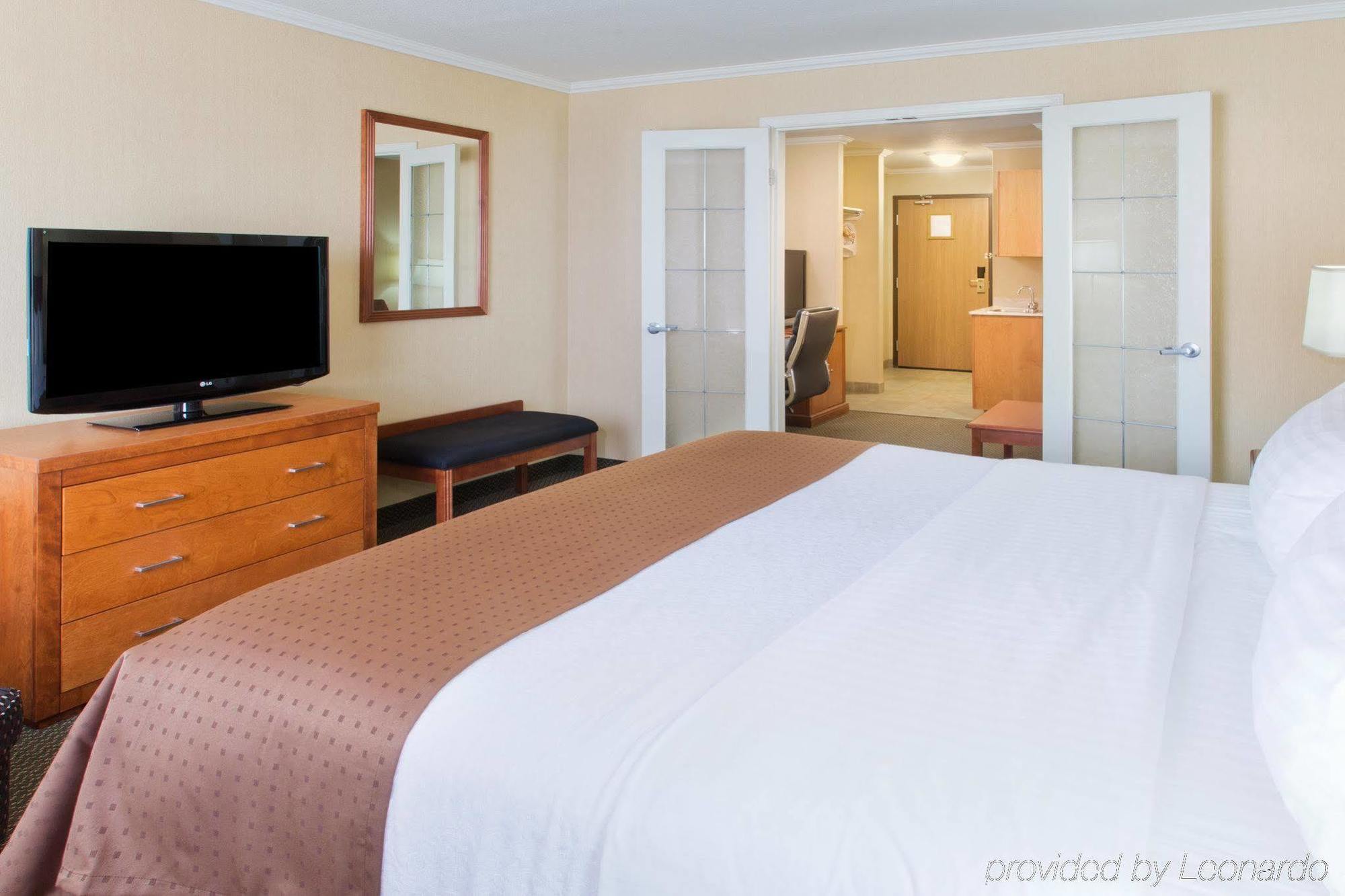 Holiday Inn & Suites Grande Prairie, An Ihg Hotel Exterior foto