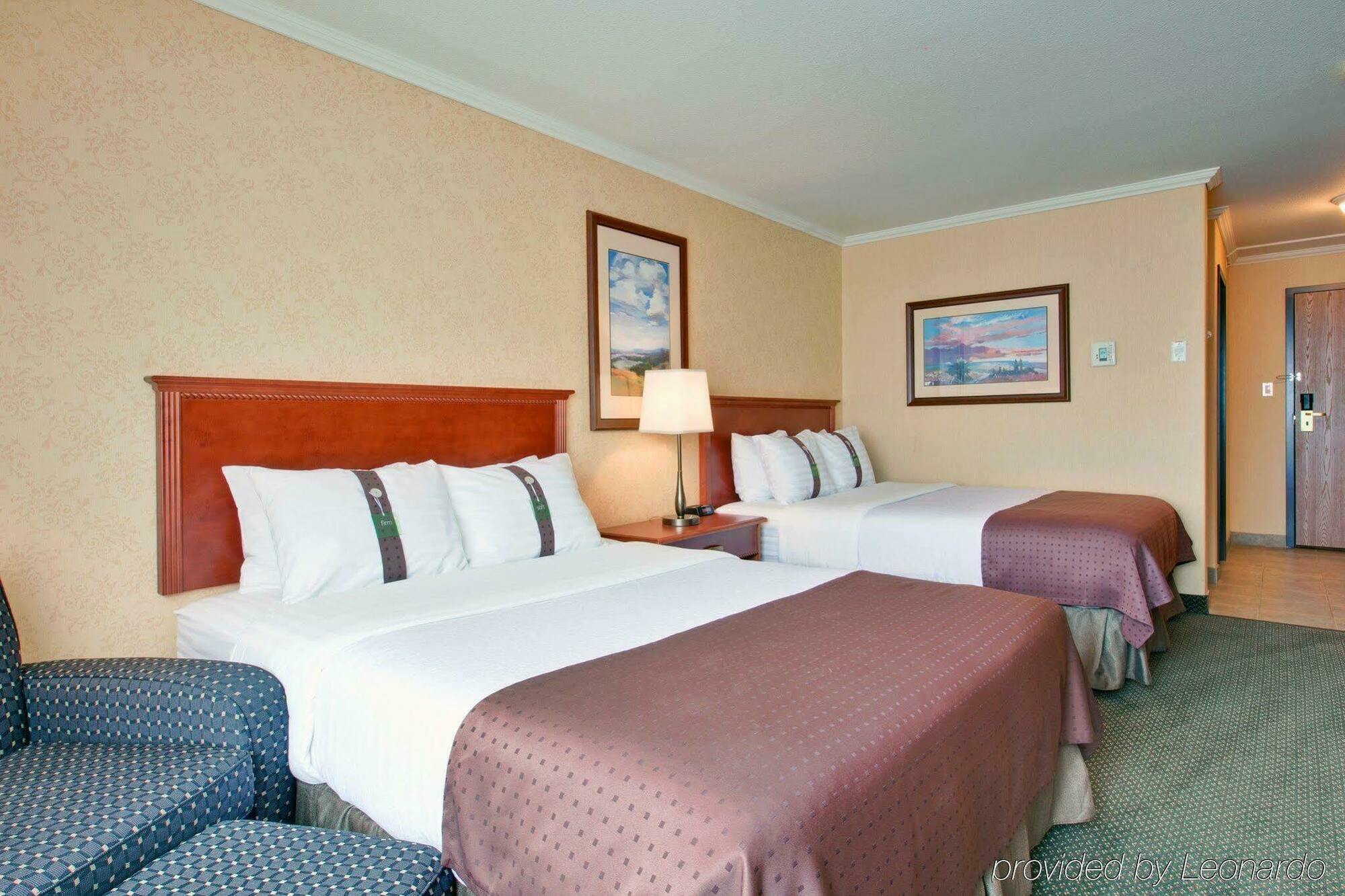 Holiday Inn & Suites Grande Prairie, An Ihg Hotel Zimmer foto