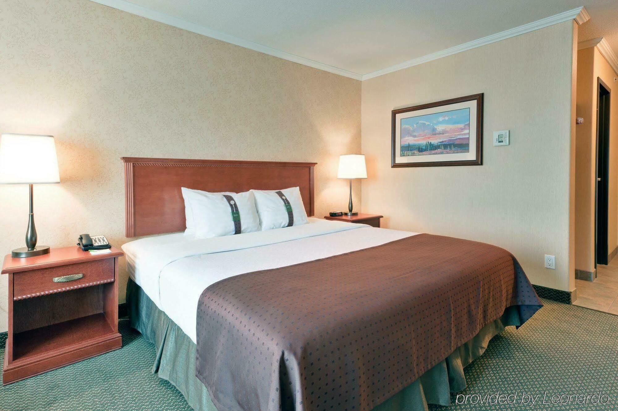 Holiday Inn & Suites Grande Prairie, An Ihg Hotel Zimmer foto